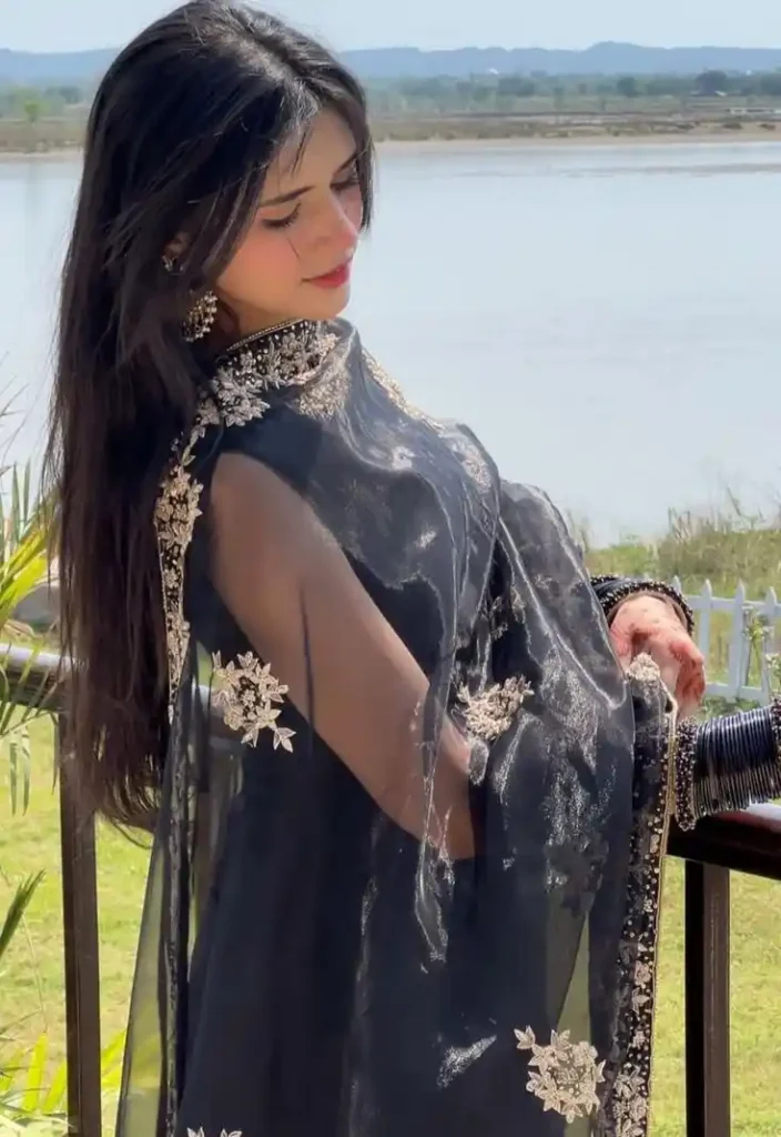 970+ Girls DP For Instagram, Stylish Images 6 girls dp for instagram girls dp for instagram,Girls DP,stylish girls dp for Instagram,Instagram Cartoon dp For Girls,desi girls dp for Instagram 970+ Girls DP For Instagram, Stylish Images Instagram dp for Girls