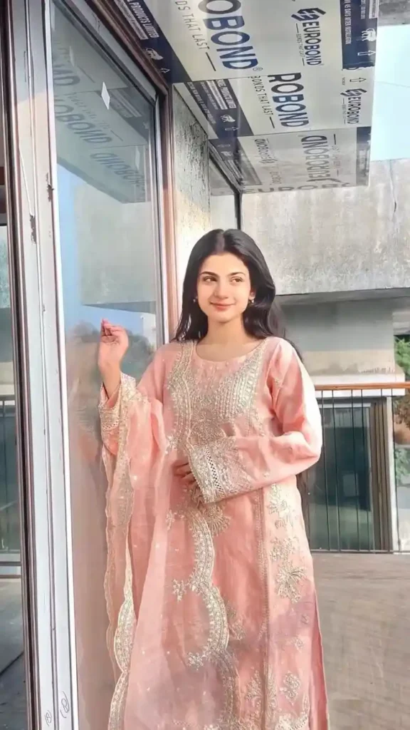 970+ Girls DP For Instagram, Stylish Images 116 girls dp for instagram girls dp for instagram,Girls DP,stylish girls dp for Instagram,Instagram Cartoon dp For Girls,desi girls dp for Instagram 970+ Girls DP For Instagram, Stylish Images Instagram dp for Girls